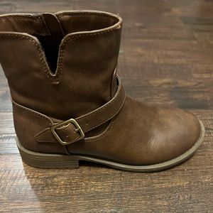 Youth brown boots